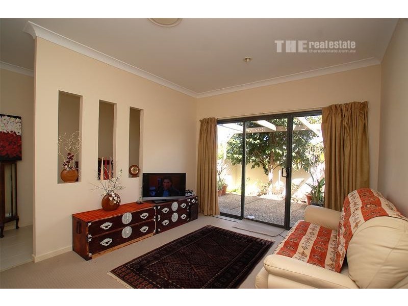 2/44 Heights Drive, Robina QLD 4226