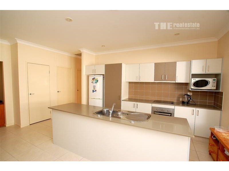 2/44 Heights Drive, Robina QLD 4226