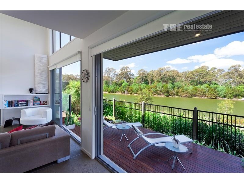 4 Cape Martin Lane, Varsity Lakes QLD 4227