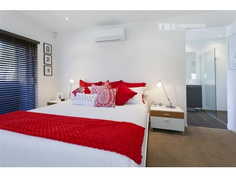 4 Cape Martin Lane, Varsity Lakes QLD 4227