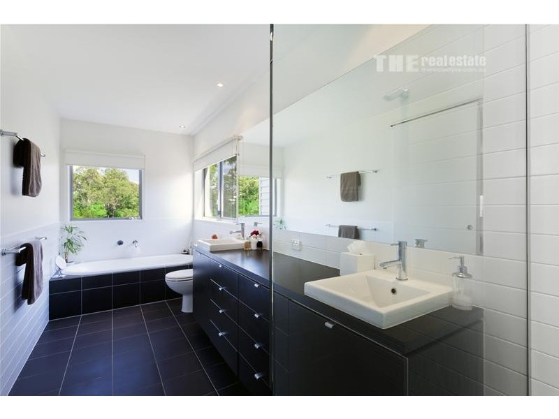 4 Cape Martin Lane, Varsity Lakes QLD 4227