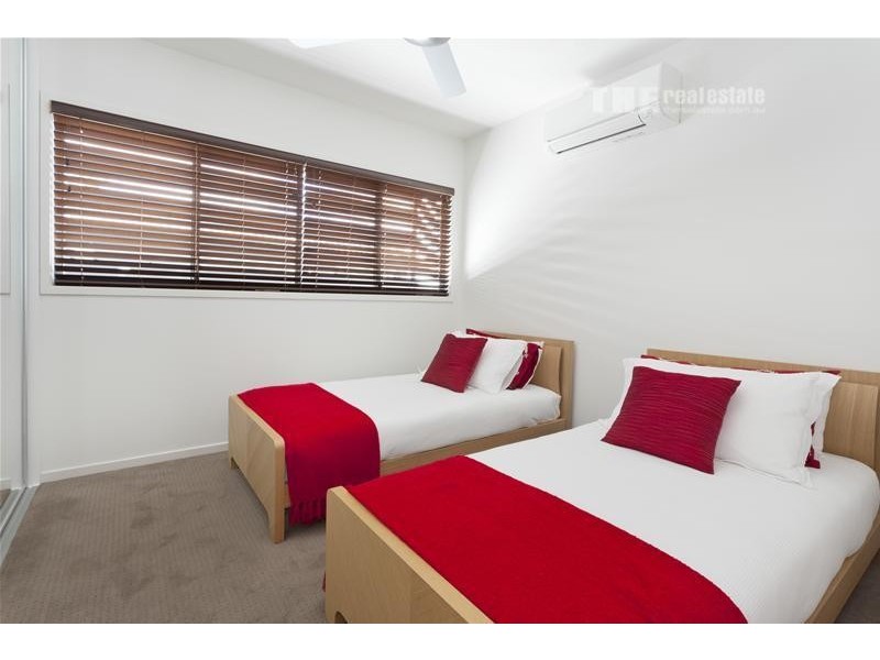 4 Cape Martin Lane, Varsity Lakes QLD 4227