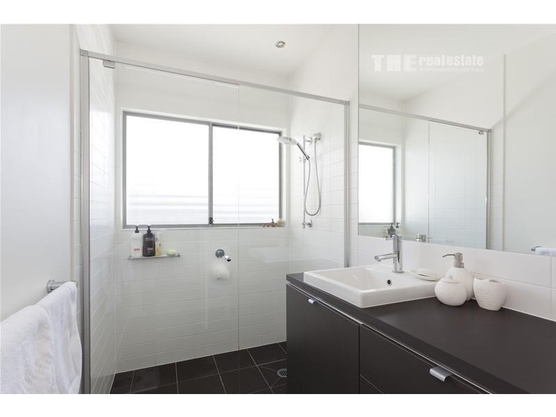 4 Cape Martin Lane, Varsity Lakes QLD 4227