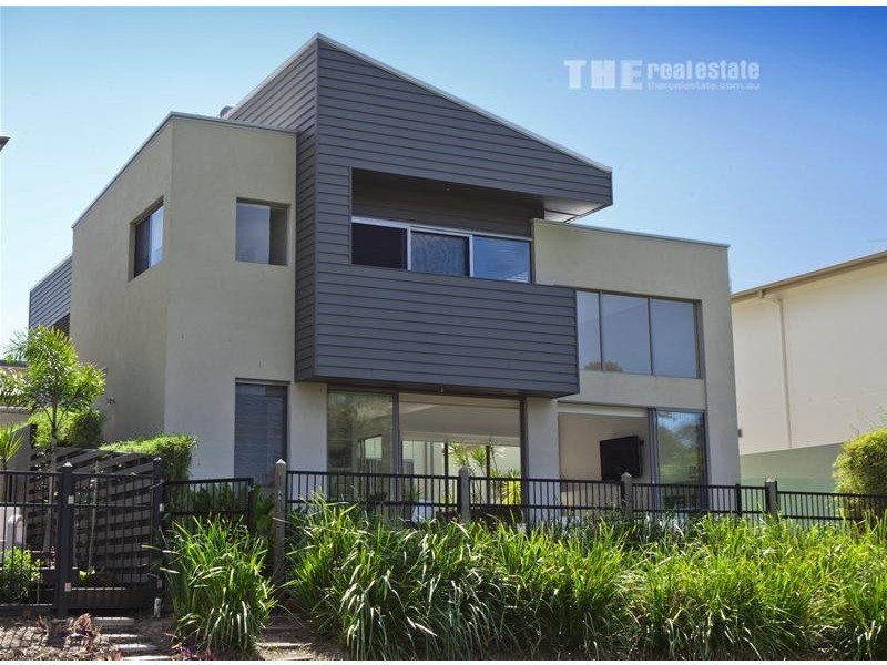 4 Cape Martin Lane, Varsity Lakes QLD 4227