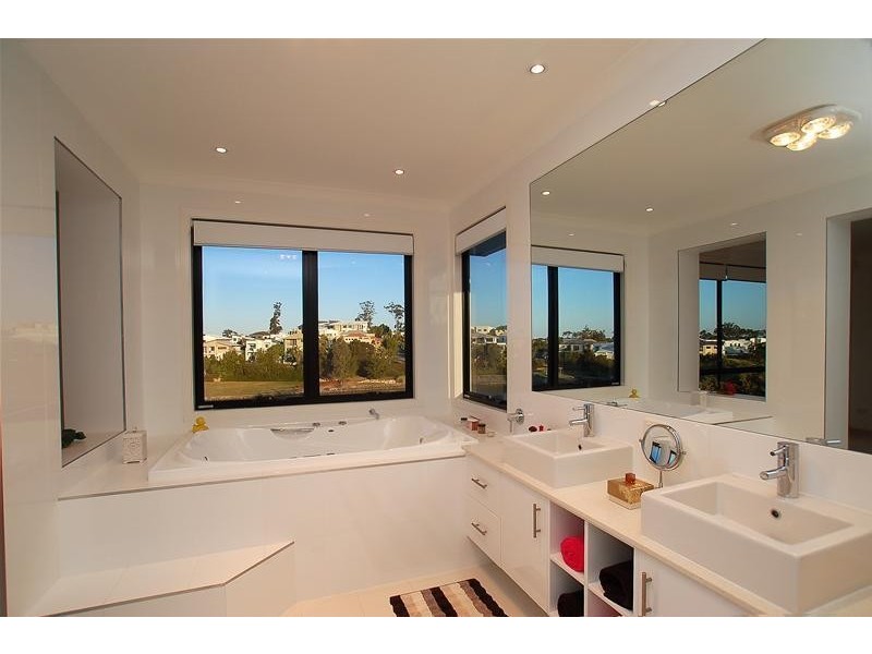 10 Bayswater Avenue, Varsity Lakes QLD 4227