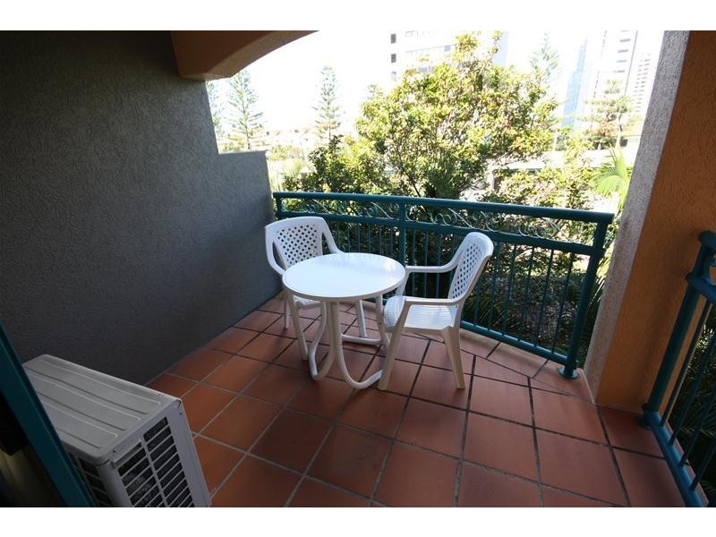 32/20 Anne Avenue, Broadbeach QLD 4218