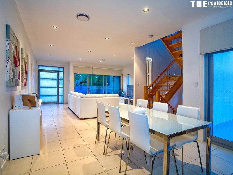 1/4 Bardon Avenue, Miami QLD 4220