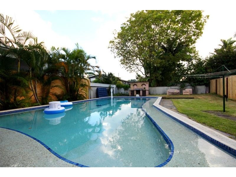 40 Sunshine Parade, Miami QLD 4220