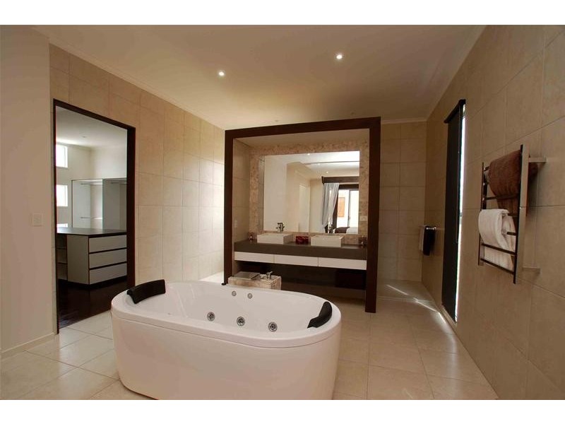 24 Skyburnett Street, Reedy Creek QLD 4227