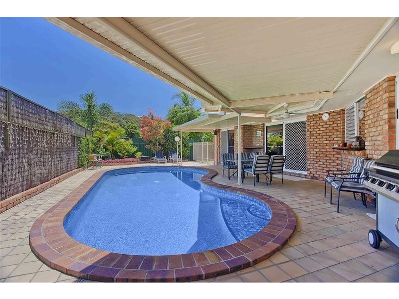 35 Manakin Avenue, Burleigh Waters QLD 4220