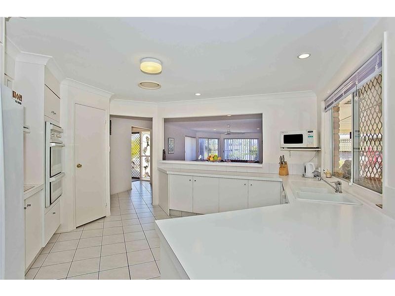 35 Manakin Avenue, Burleigh Waters QLD 4220