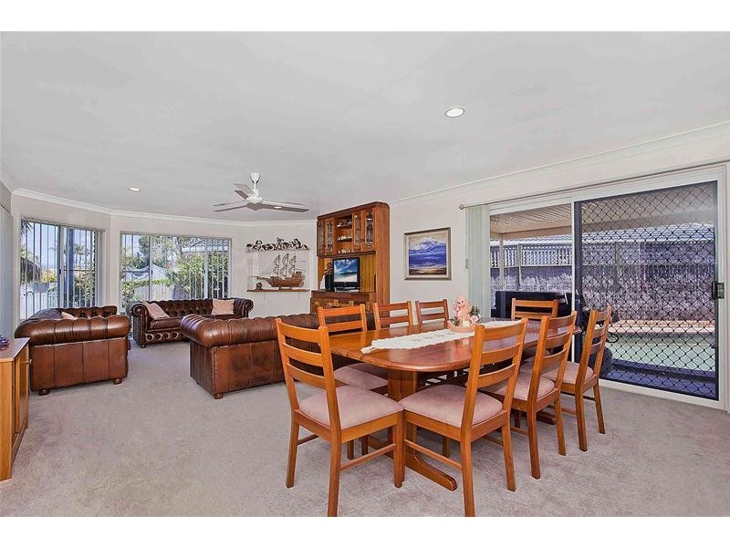 35 Manakin Avenue, Burleigh Waters QLD 4220