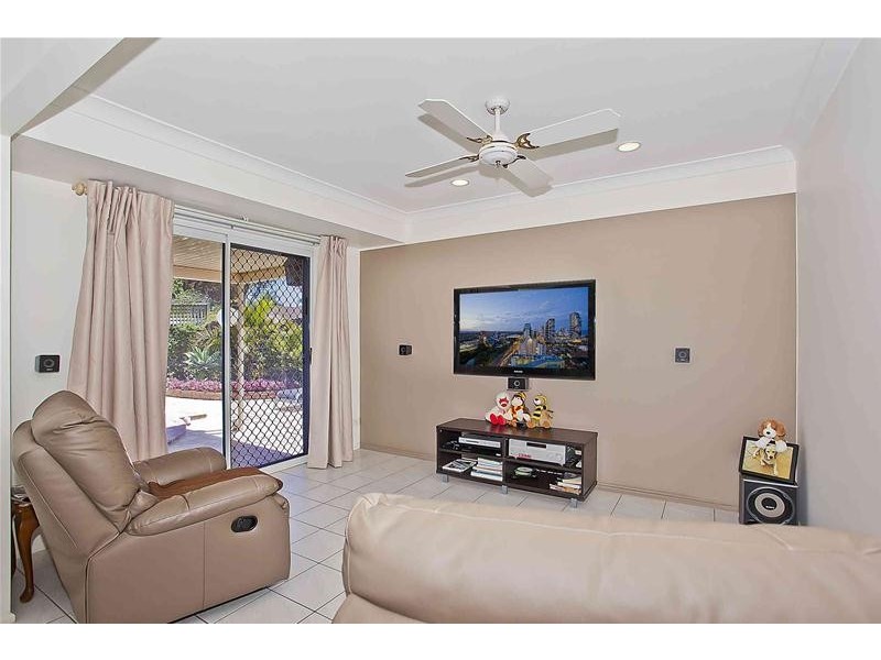 35 Manakin Avenue, Burleigh Waters QLD 4220