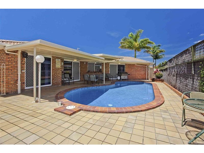 35 Manakin Avenue, Burleigh Waters QLD 4220