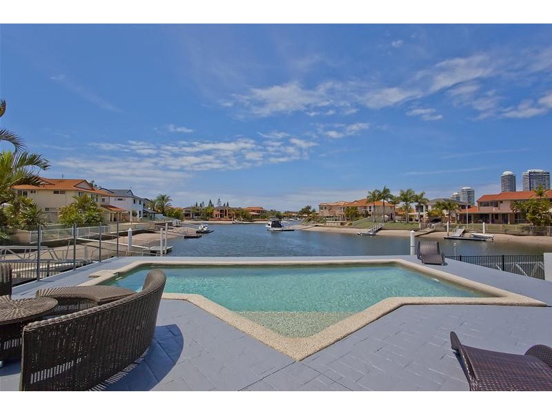 4 Greenwich Court, Runaway Bay QLD 4216