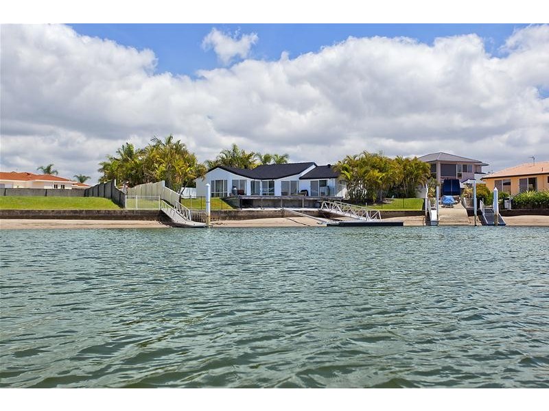 4 Greenwich Court, Runaway Bay QLD 4216