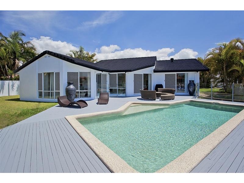 4 Greenwich Court, Runaway Bay QLD 4216