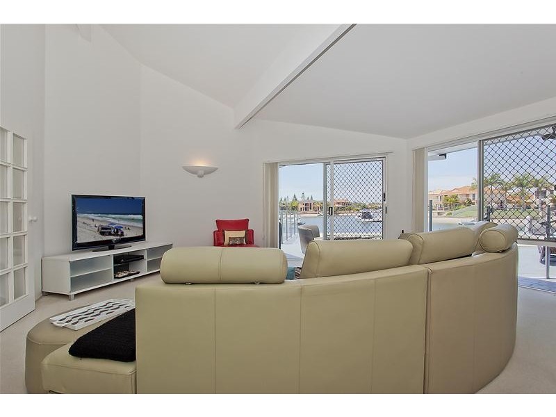 4 Greenwich Court, Runaway Bay QLD 4216