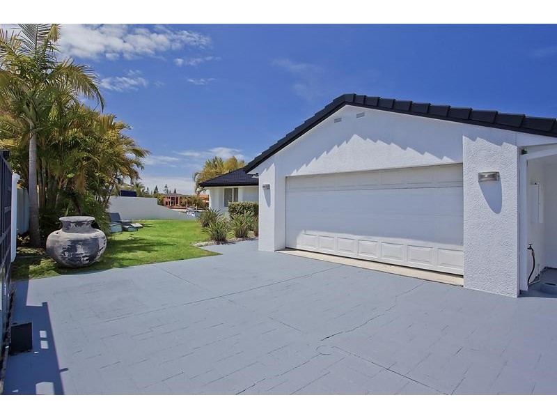 4 Greenwich Court, Runaway Bay QLD 4216