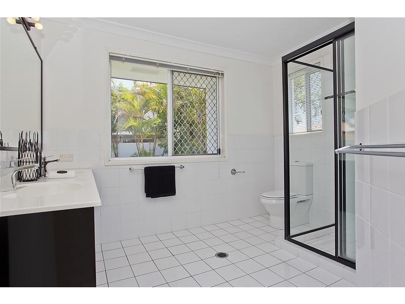 4 Greenwich Court, Runaway Bay QLD 4216