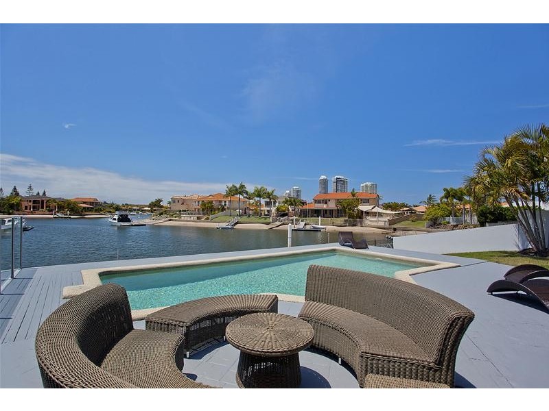 4 Greenwich Court, Runaway Bay QLD 4216