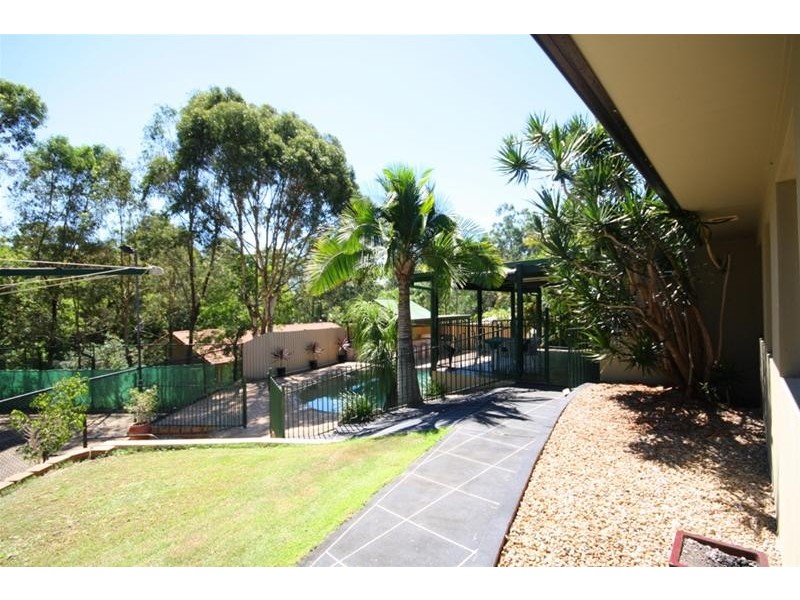 27a Ben Lomond Drive, Highland Park QLD 4211