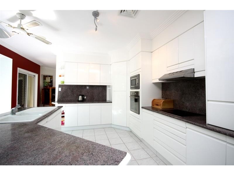 27a Ben Lomond Drive, Highland Park QLD 4211