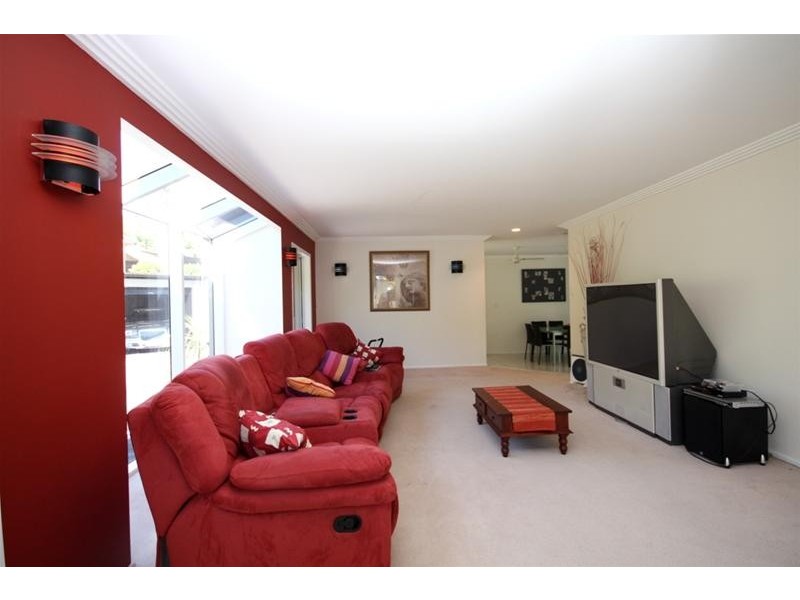 27a Ben Lomond Drive, Highland Park QLD 4211