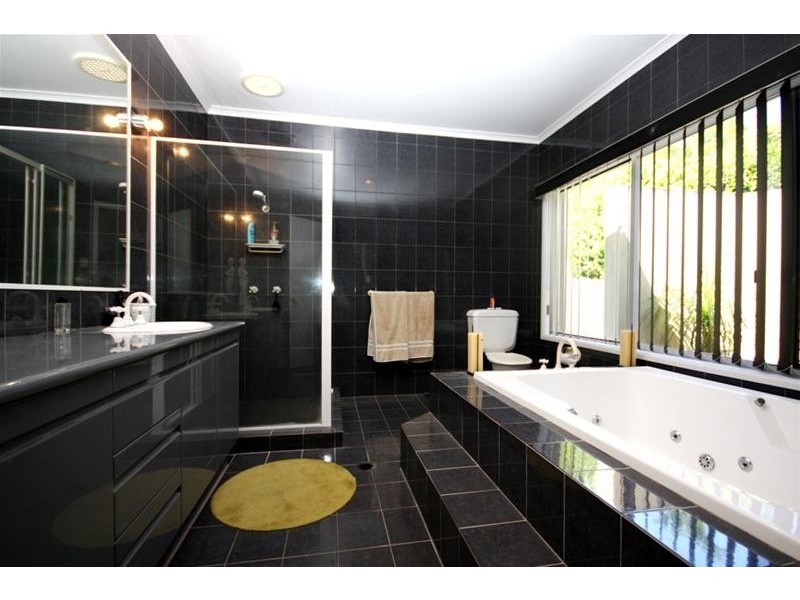 27a Ben Lomond Drive, Highland Park QLD 4211