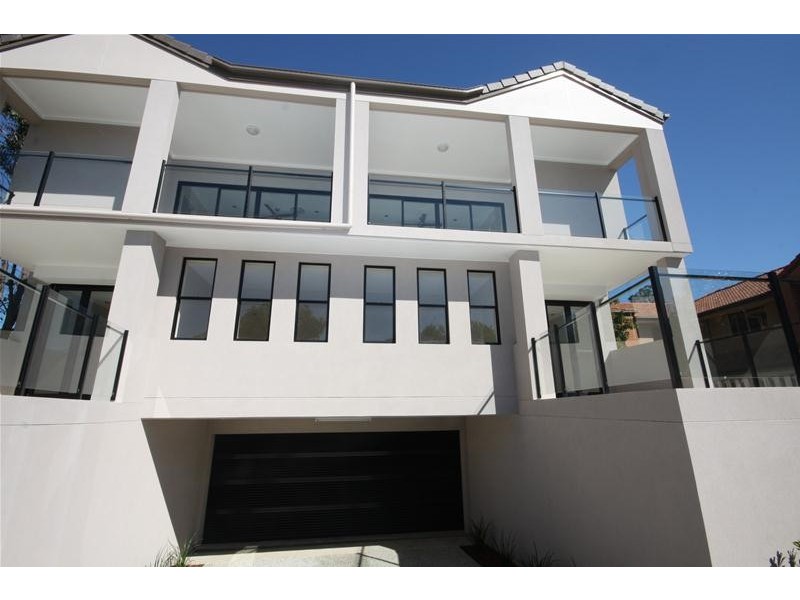 2/2 Comore Drive, Varsity Lakes QLD 4227