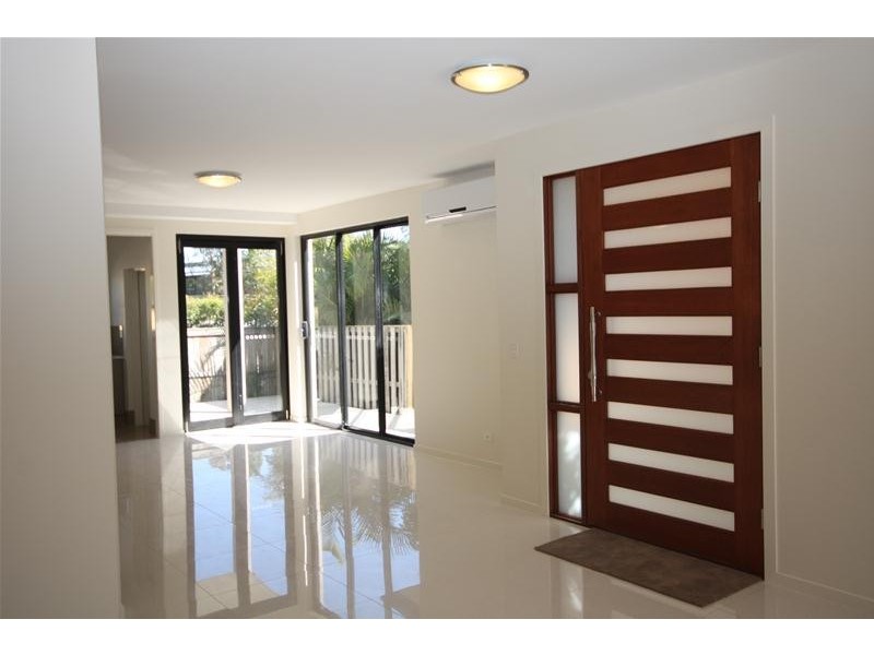 2/2 Comore Drive, Varsity Lakes QLD 4227