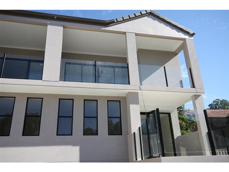 2/2 Comore Drive, Varsity Lakes QLD 4227