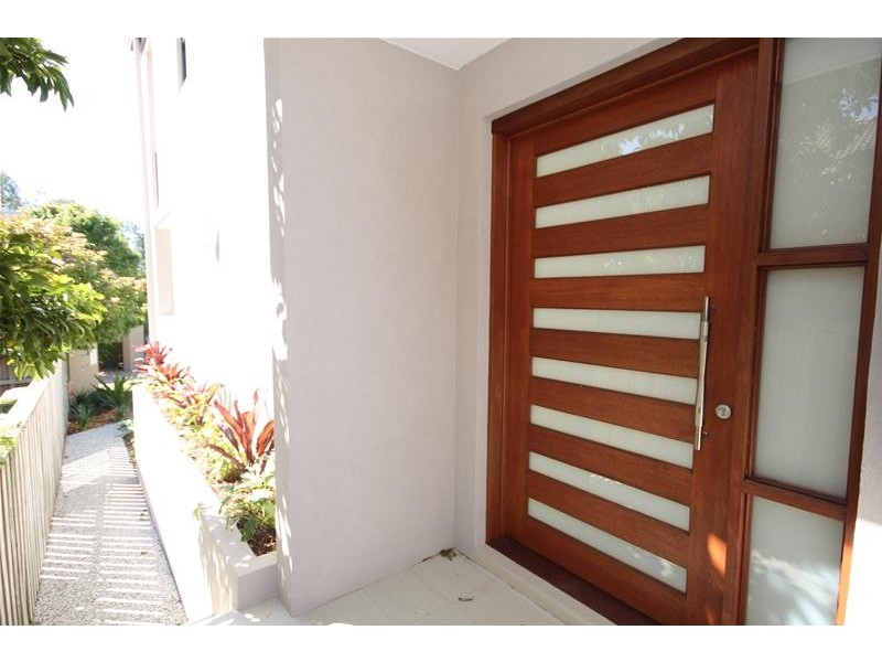 2/2 Comore Drive, Varsity Lakes QLD 4227