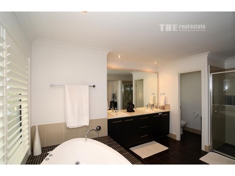 11 Southern Skies Avenue, Reedy Creek QLD 4227