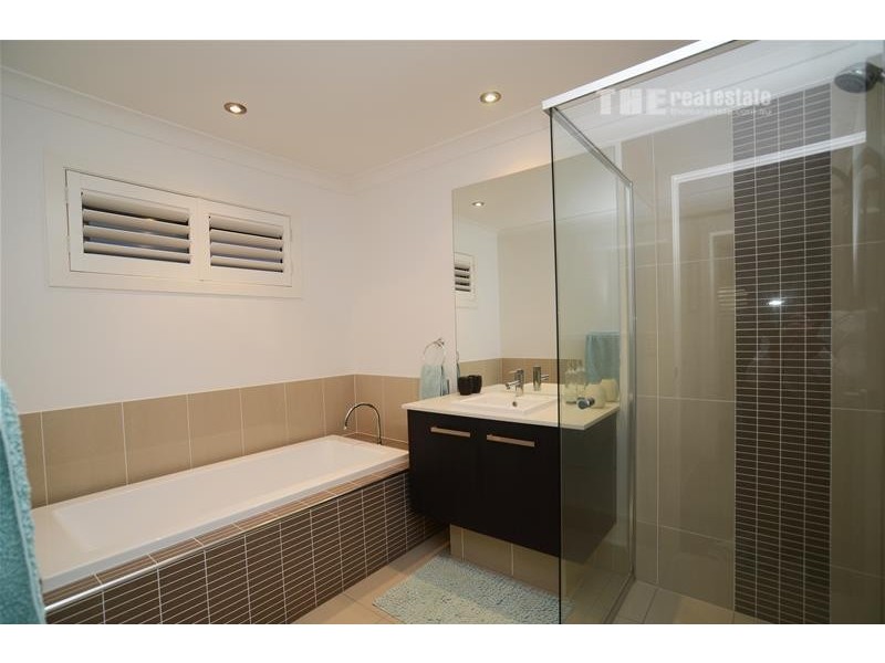 11 Southern Skies Avenue, Reedy Creek QLD 4227