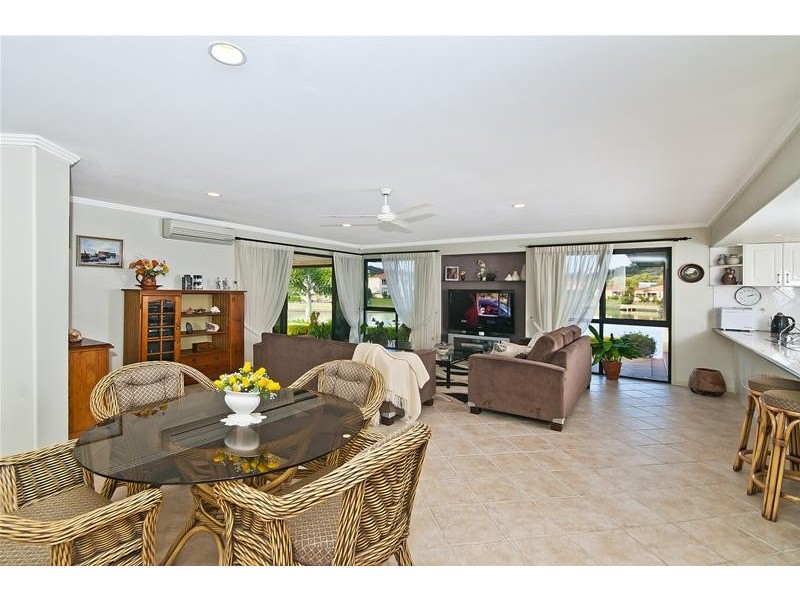 17 Palmyra Court, Burleigh Waters QLD 4220