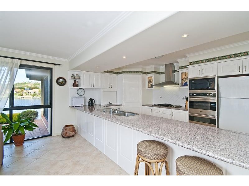 17 Palmyra Court, Burleigh Waters QLD 4220