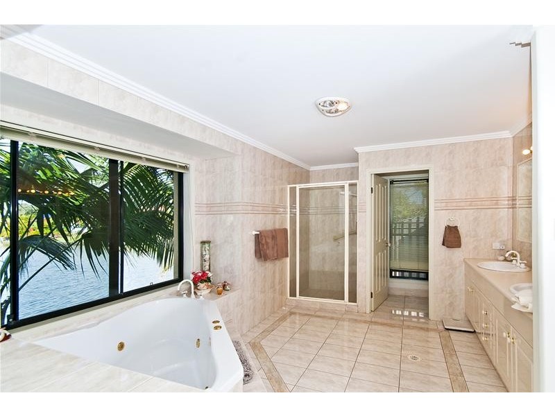 17 Palmyra Court, Burleigh Waters QLD 4220