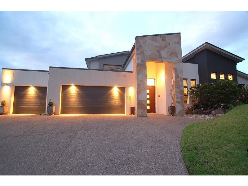 8 Kambah Place, Reedy Creek QLD 4227