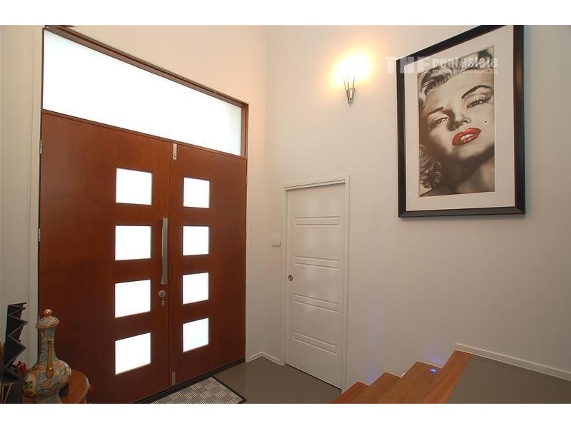 8 Kambah Place, Reedy Creek QLD 4227