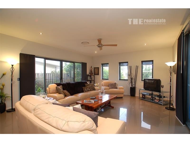 8 Kambah Place, Reedy Creek QLD 4227