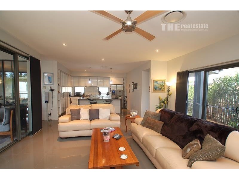 8 Kambah Place, Reedy Creek QLD 4227