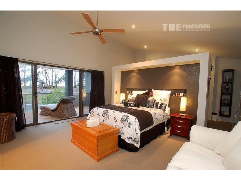 8 Kambah Place, Reedy Creek QLD 4227