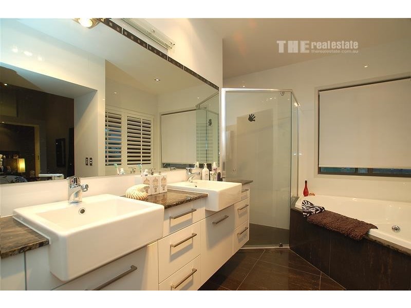 8 Kambah Place, Reedy Creek QLD 4227