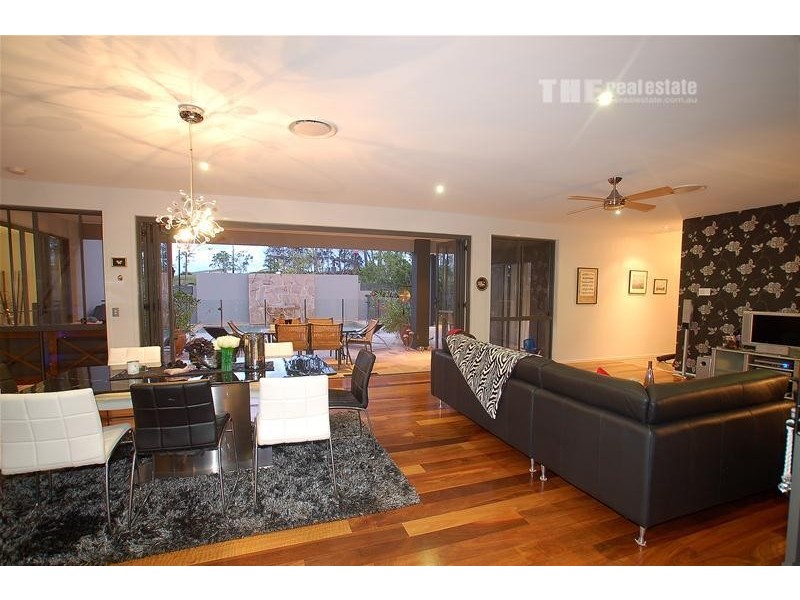 8 Kambah Place, Reedy Creek QLD 4227