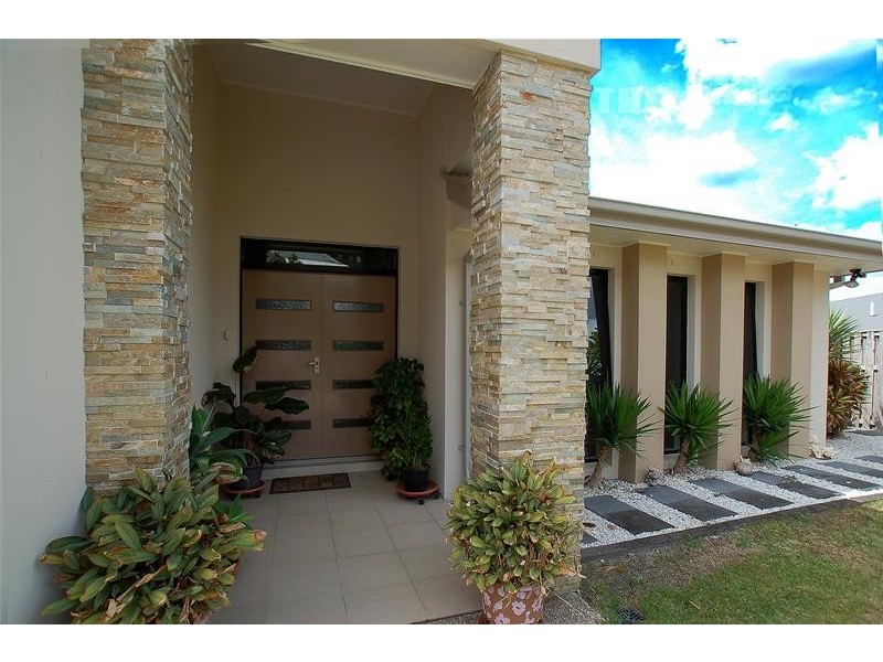 15 Skyburnett Street, Reedy Creek QLD 4227