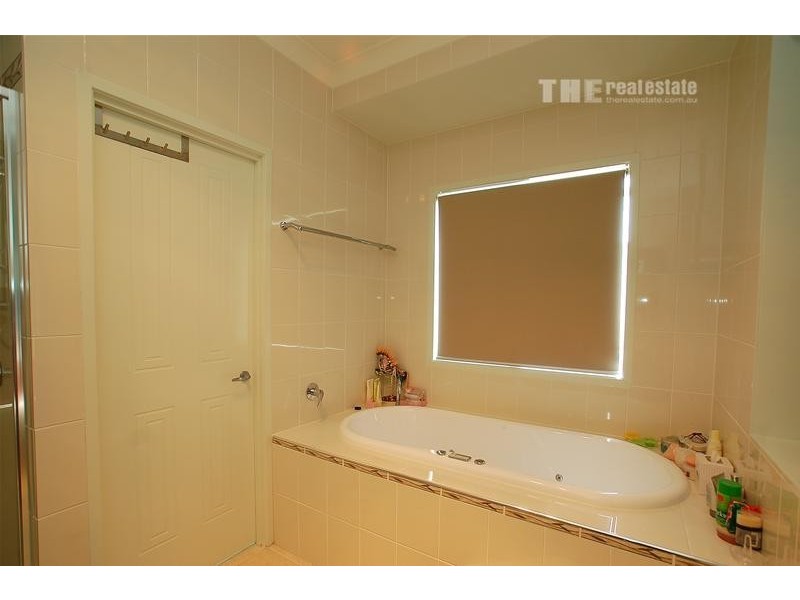 15 Skyburnett Street, Reedy Creek QLD 4227