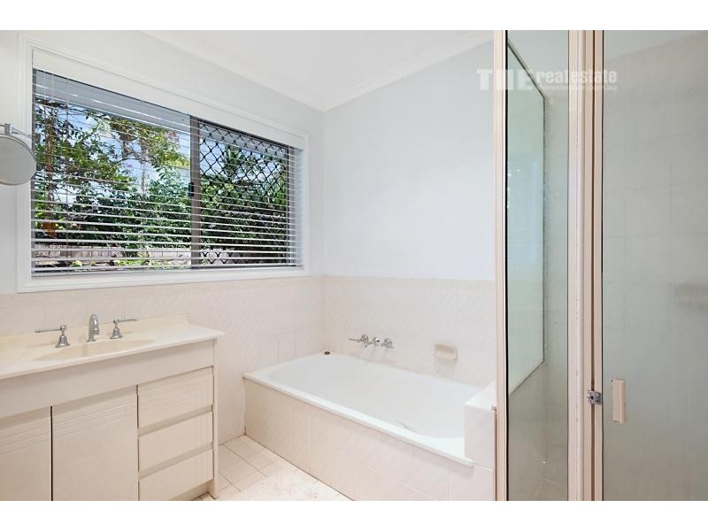 9 Prinia Place, Burleigh Waters QLD 4220