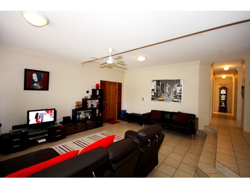 1/2071 Gold Coast Highway, Miami QLD 4220