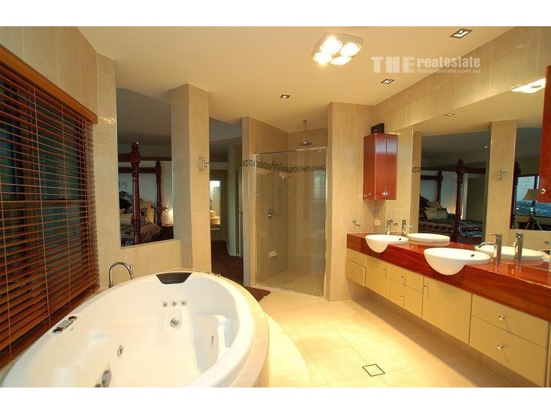 19 Southern Skies Avenue, Reedy Creek QLD 4227